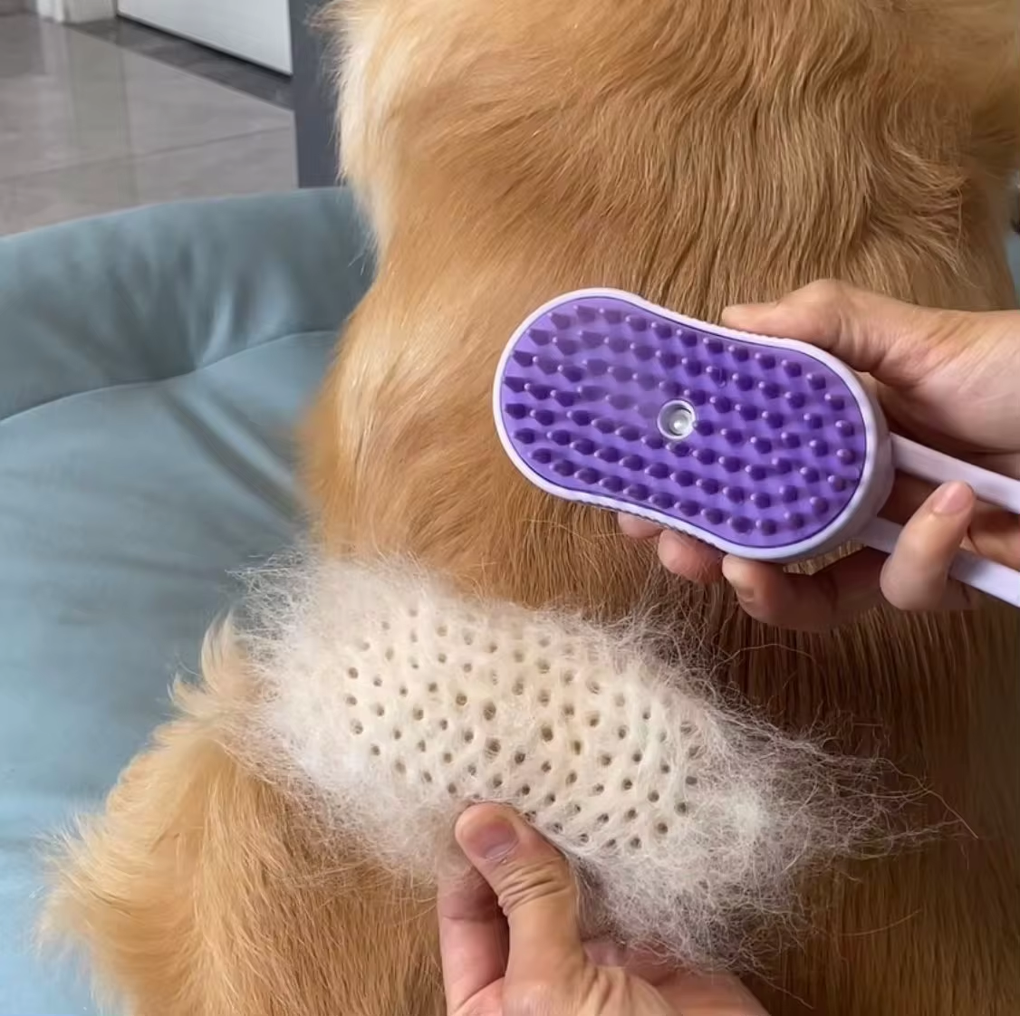 Pet Electric Spray Comb for Cats and Dogs - One-Key Spray Anti-Flying Massage Brush for Hair Removal and Cleaning